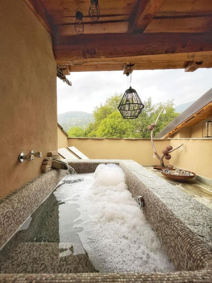 La Terrazza Naturas Con Romantica Mini Piscina Calda Sui Tetti Rossana Ngoại thất bức ảnh